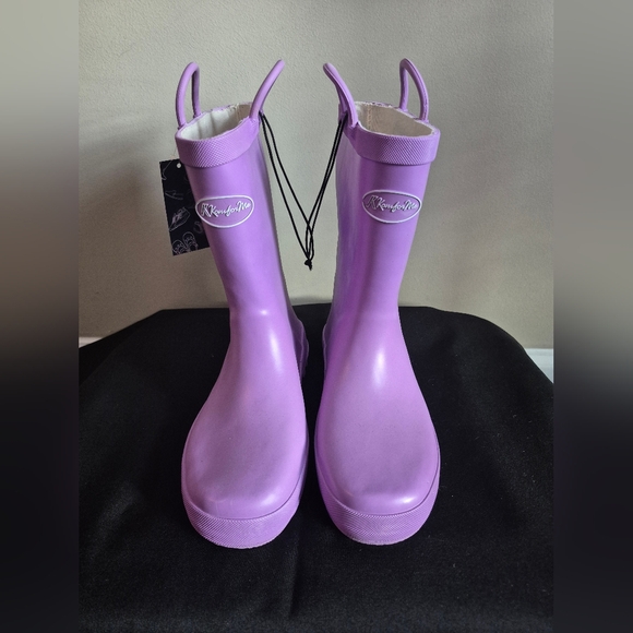 Shoes - Picture 2 of 3